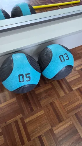 Kit Medicine Ball Bola Crossfit Borracha Natural 3kg 5kg Liveup Pro Cor Azul Antiaderente