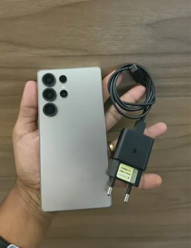 *Galaxy S25 Ultra 5G* 12/512GB Seminovo OBS: Sem caneta Somente aparelho e carregador