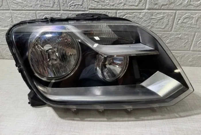 Farol direito Amarok 2010 11 12 13 14 15 2016 original VALEO