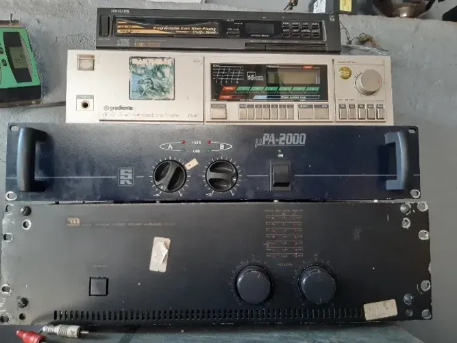 Amplificadores e 2 caixas gigantes