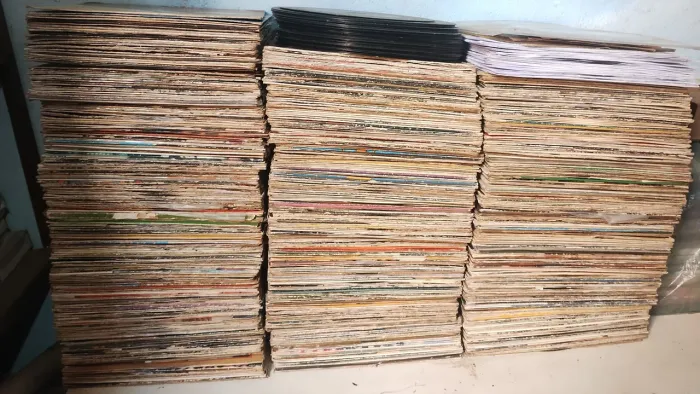 Vendo 500 discos de vinil vários cantores maioria sertanejo