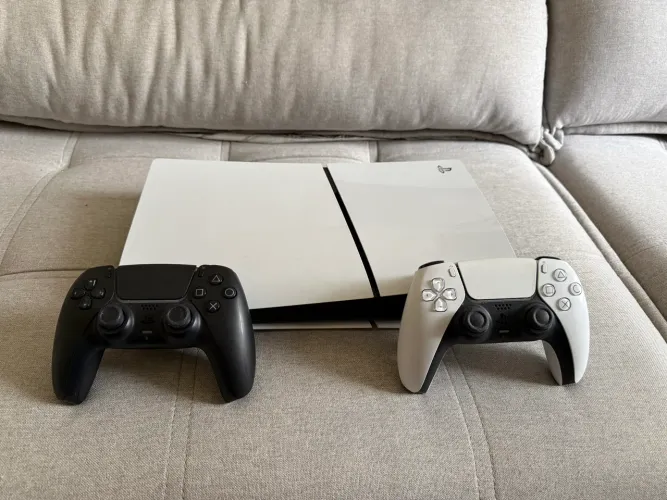 PS5 - Novo - 2 controles