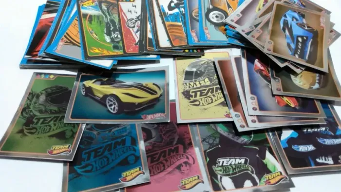 Lote de figurinhas Team Hot Wheels carrinhos