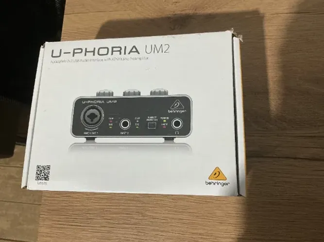 Interface de Áudio Behringer U-PHORIA UM2