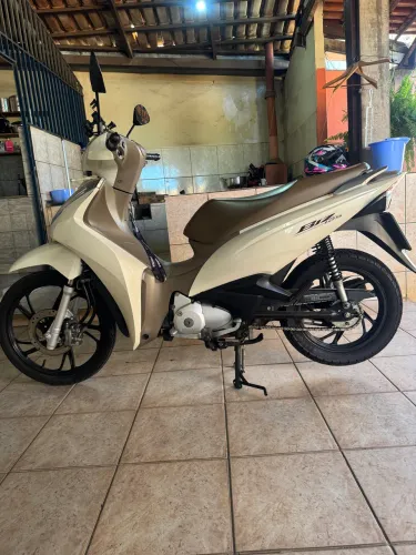Vendo Honda Biz 2023/2023 quitada IPVA 2026 pago