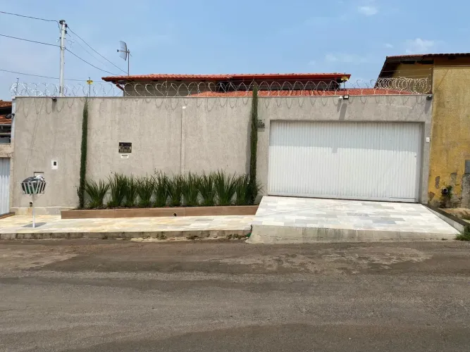 OPORTUNIDADE - Casa 03qts/01 suíte , piscina e espaço gourmet