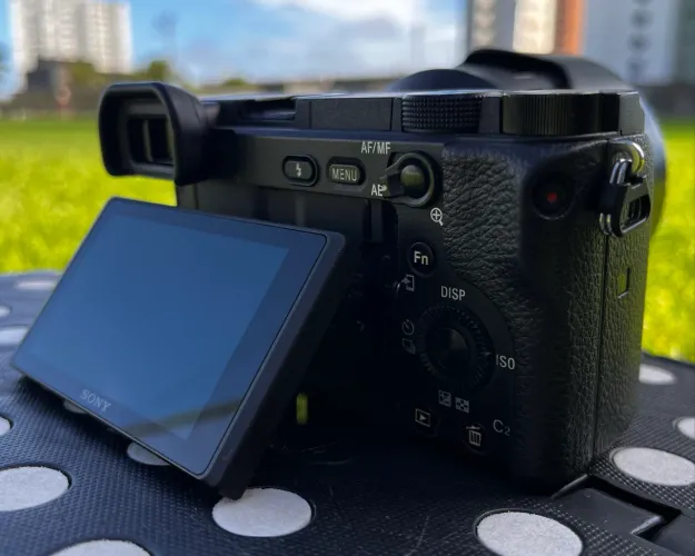 Câmera Sony A6400 Mirrorless + Lente 85mm