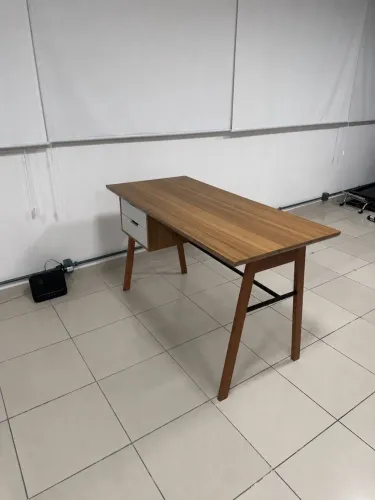 Escrivaninha Vintage 2 Gavetas Louro Freijó e Branco - 1,30 m | Abra Casa
