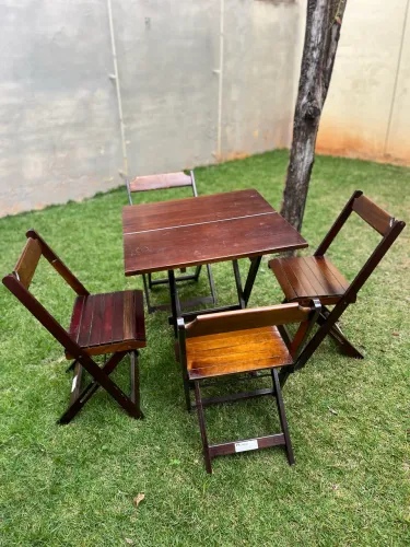 Conjunto de mesa com 4 cadeiras