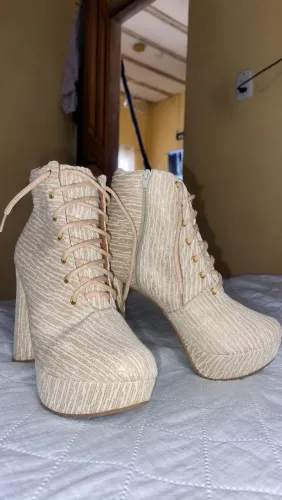 Roupas e Calçados Femininos - Vestidos, Calça Pantalona e Bota em Ótimo Estado