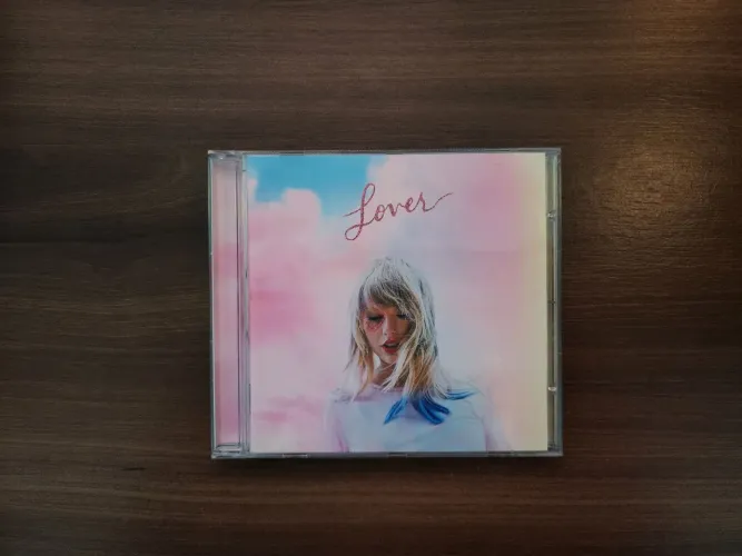 5 CDs Taylor Swift
