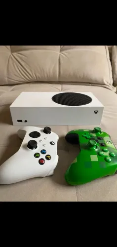 Vendo Xbox séries S 512gb com 2 controles
