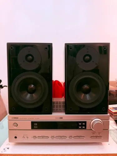 Receiver e caixas Yamaha