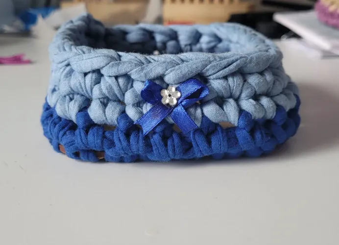 Mini porta treco azul de crochê