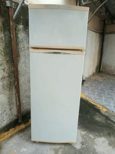 Geladeira Brastemp com freezer