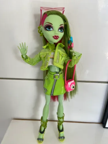 Monster high Vênus costumizada