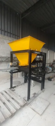 VENDO MÁQUINA DE BLOCOS - CONJUNTO COMPLETO PARA FABRICAÇÃO 