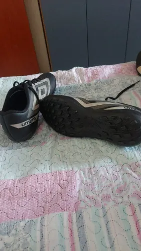 Vende se chuteira society número 40