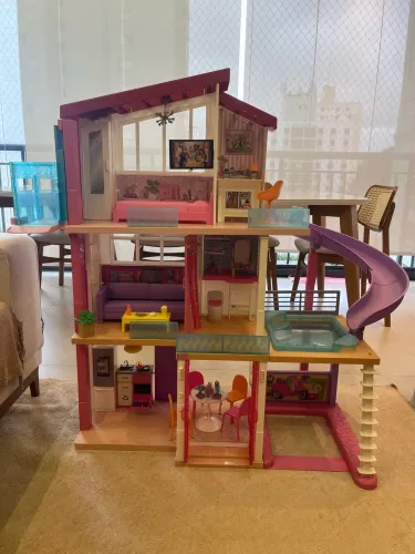 Casa da Barbie dos sonhos com elevador e muitos acessórios 