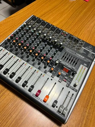 Mesa de som behringer
