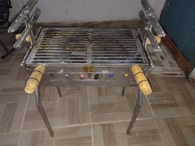 CHURRASQUEIRA À VENDA - R$ 350