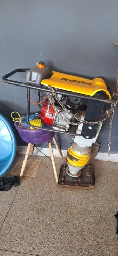 Compactador de solo Brutatec