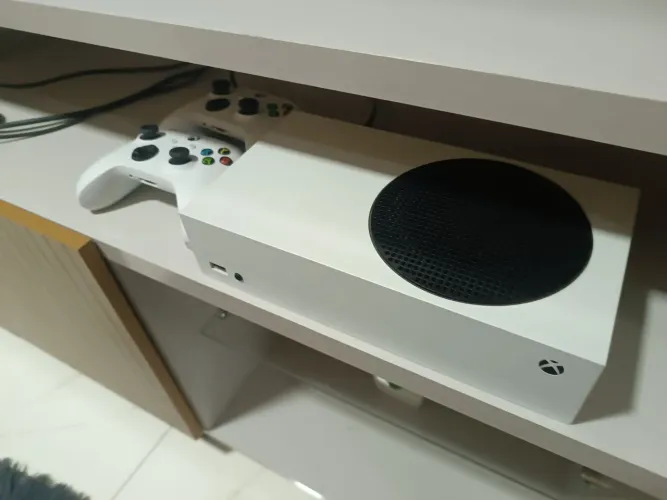 XBOX SÉRIES S SEMINOVO! ( ACEITO TROCA EM PC GAMER )
