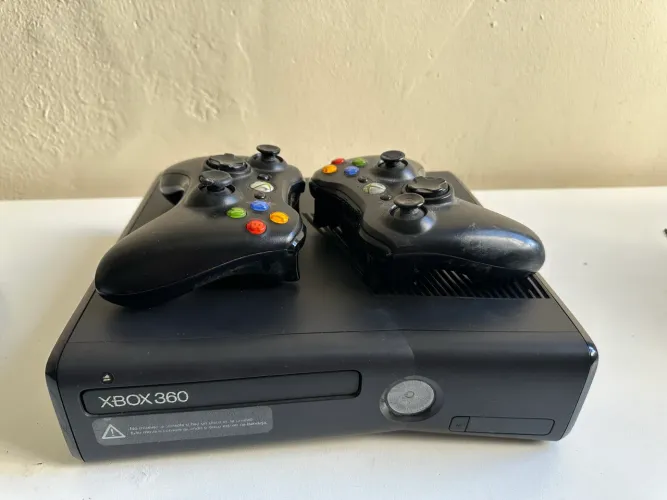 Xbox 360 Desbloqueado + 2 controles