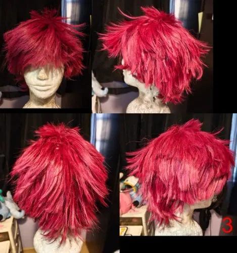 Peruca magenta espetada