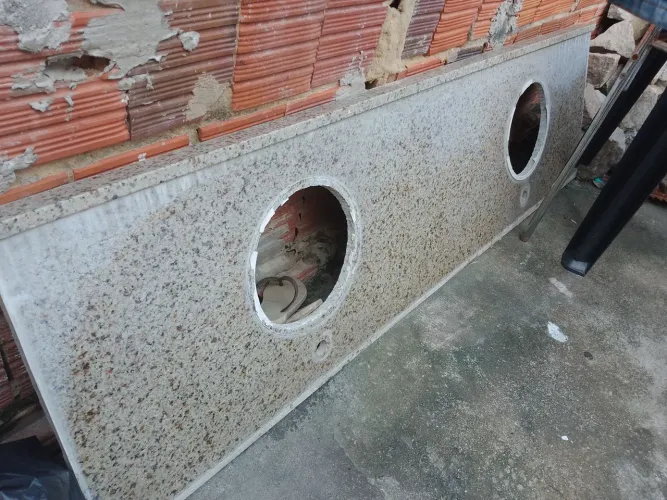Bancada de pia em  mármore para interno e externo.