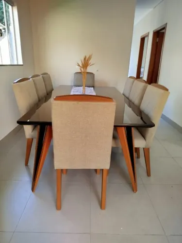 Vendo mesa individual valor R$4.000,00 8 Cadeiras valor R$2.400,00