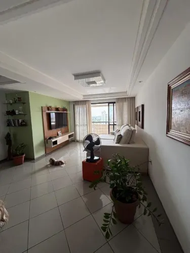 Apartamento com 130m² nos Aflitos!