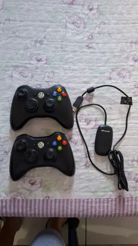 Kit 2 controles Xbox 360 + Receptor Microsoft para computador