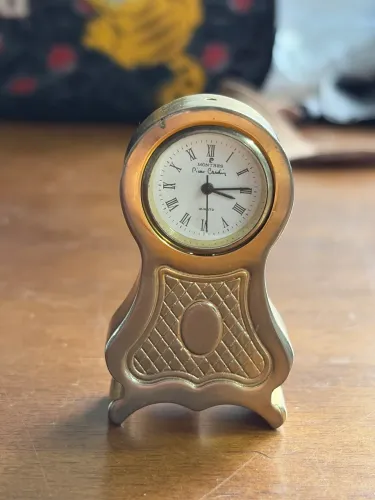 Relógio vintage Montres Pierre Cardin dourado