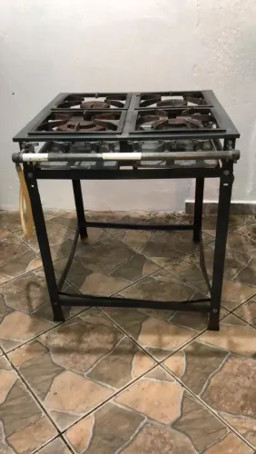 Fogão industrial 4 bocas funcionando perfeitamente interessados chamar no WhatsApp 