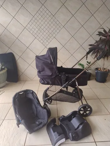 Carrinho Galzerano completo com Moisés e suposte para o carro