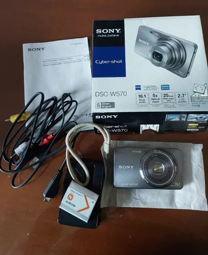Câmera Sony Cyber-shot DSC-W570 (Prata)
