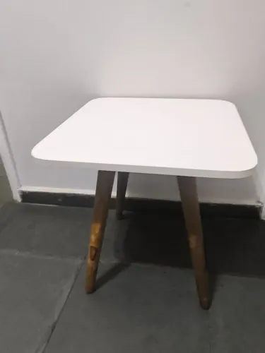 Mesinha retrô branca