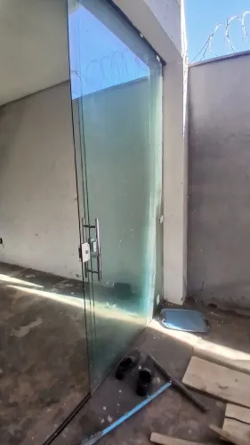 Vende-se portas de vidro