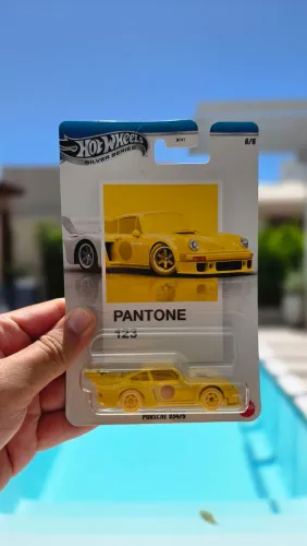 Hot Wheels Porsche 934/5 Pantone Amarela