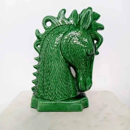 Cavalo em Ceramica Esmaltada Verde esmeralda 40cmx30cmx16cm