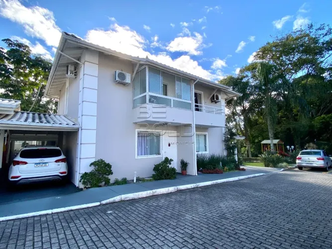 Casa em condomínio 2 dormitórios em São José