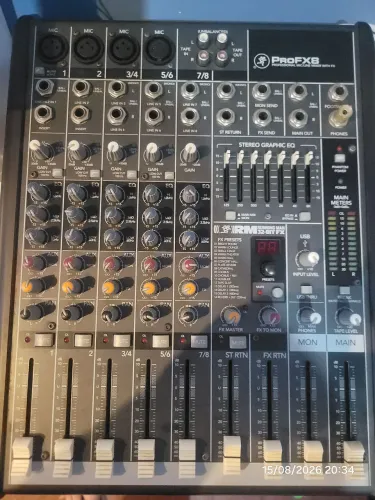 MESA DE SOM Mackie Profx8