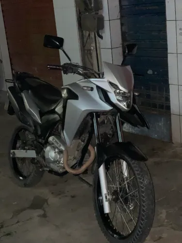 XRE 300 2019 prata