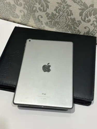 iPad de 6ª geração, 32 gb, com caneta