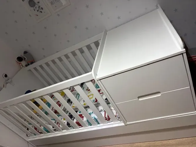 Berço multifuncional com 2 gavetas, cômoda e cama - Branco - Matic - Formare