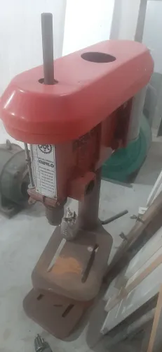 Furadeira de coluna.