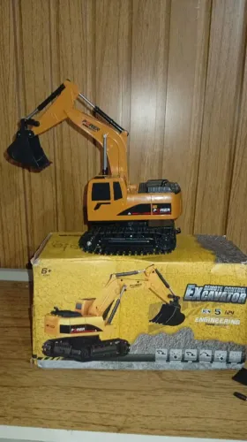 Escavadeira de controle remoto
