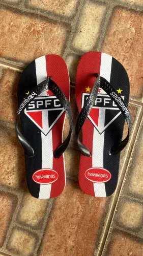 Chinelos Havaianas com promoção 39/40, 41/42.