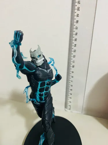 Action figure kaiju n8